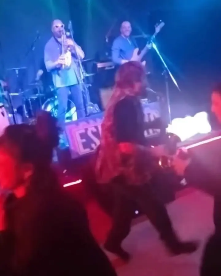 Noche de show en vivo en Refugio